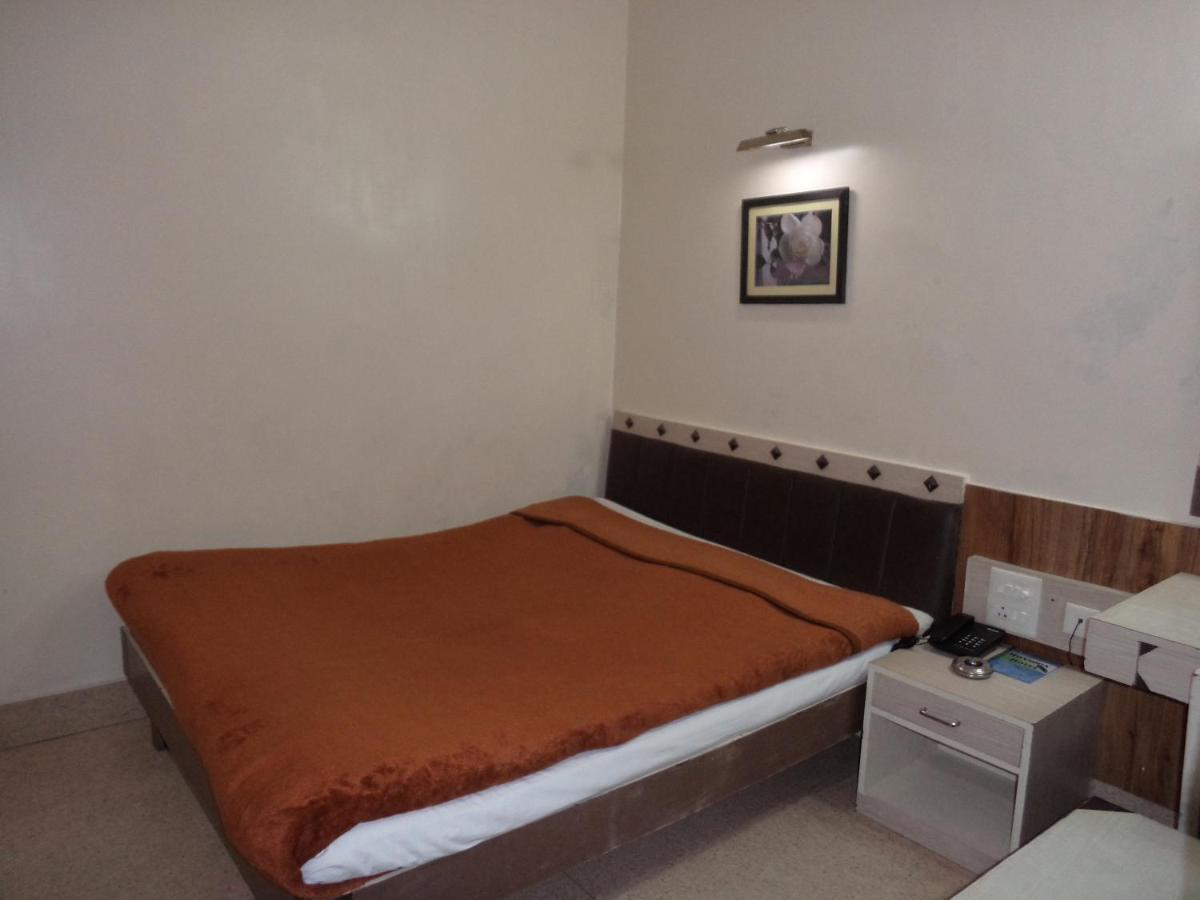 Hotel Monsoon Шилонг Екстериор снимка