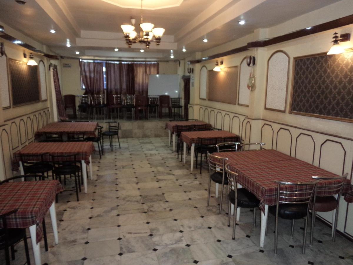 Hotel Monsoon Шилонг Екстериор снимка